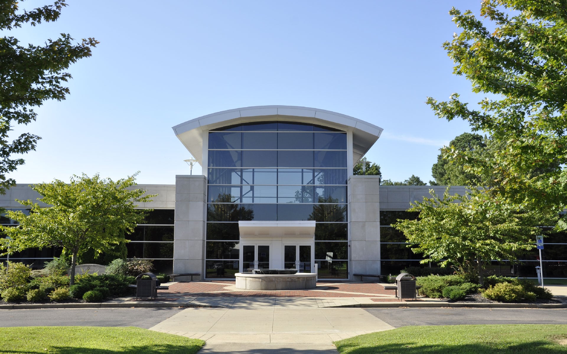 Photo of the Learning Resource Center building on the Dyersburg main campus in Dyersburg, TN.